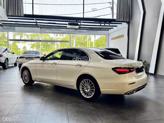 Mercedes-Benz E200 Exclusive 2022 - Xe sang trọng phiên bản cao cấp 2022
