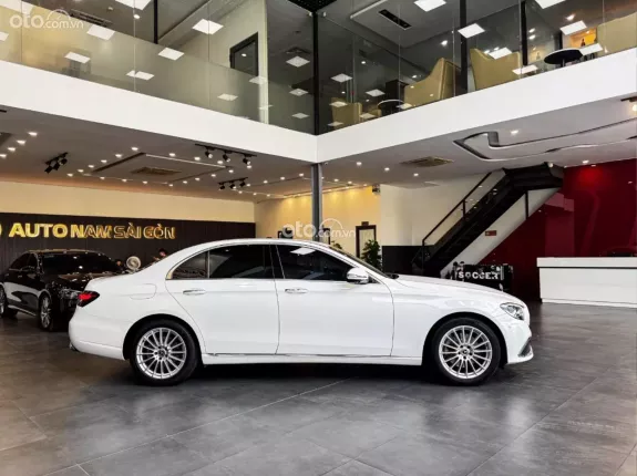 Mercedes-Benz E200 Exclusive 2022 - Xe sang trọng phiên bản cao cấp 2022
