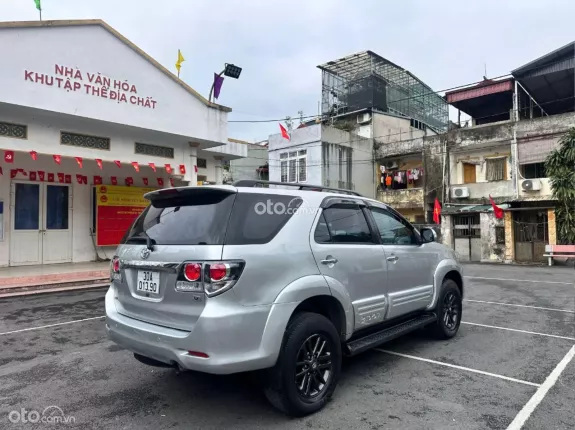 Toyota Fortuner 2.7 V 4X2 AT 2015 - Bán Fortuner đời 2015 moden 2016 động cơ 2.7 số tự động