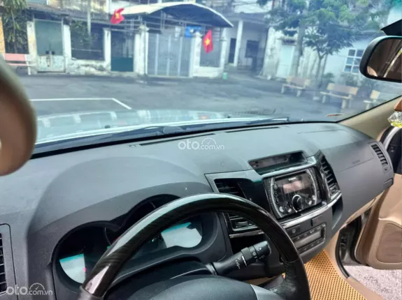 Toyota Fortuner 2.7 V 4X2 AT 2015 - Bán Fortuner đời 2015 moden 2016 động cơ 2.7 số tự động