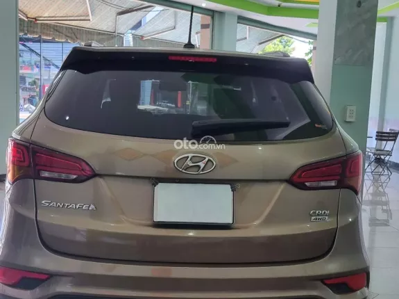 Hyundai Santa Fe 2.2L Dầu Tiêu chuẩn 2016 - Máy dầu
