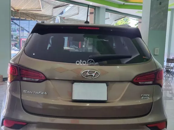 Hyundai Santa Fe 2.2L Dầu Tiêu chuẩn 2016 - Máy dầu