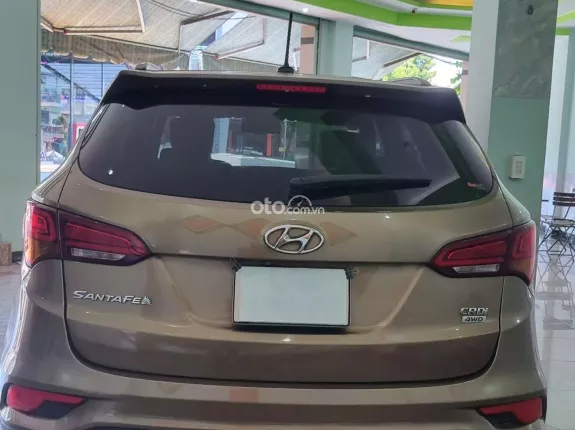 Hyundai Santa Fe 2.2L Dầu Tiêu chuẩn 2016 - Máy dầu
