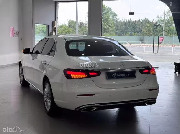 Mercedes-Benz E200 2022 - Mercedes E200 Exclusive V1 2022 trắng nâu cực đẹp