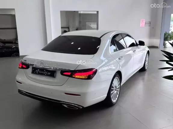 Mercedes-Benz E200 2022 - Mercedes E200 Exclusive V1 2022 trắng nâu cực đẹp