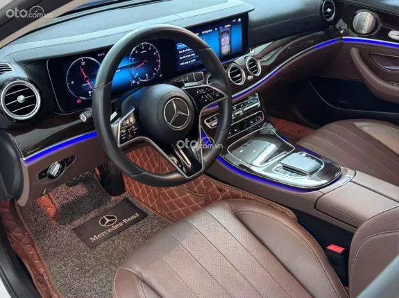 Mercedes-Benz E200 2022 - Mercedes E200 Exclusive V1 2022 trắng nâu cực đẹp