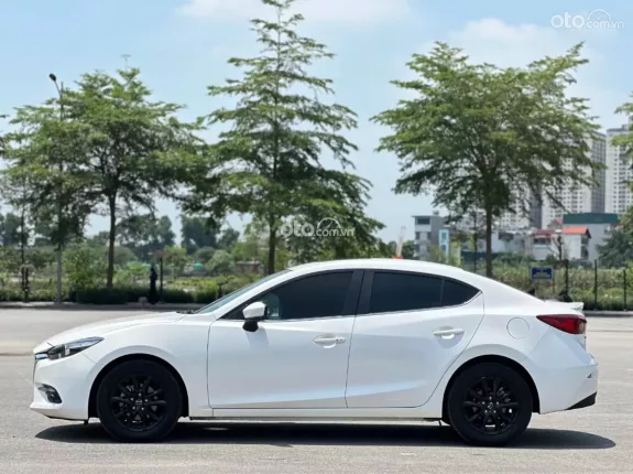 Mazda 3 1.5L Sedan 2018 - Chạy 8 vạn rất mới, lên nhiều đồ chơi