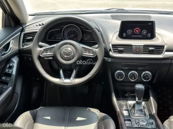Mazda 3 1.5L Sedan 2018 - Chạy 8 vạn rất mới, lên nhiều đồ chơi