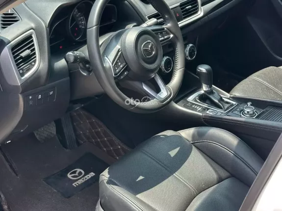 Mazda 3 1.5L Sedan 2018 - Chạy 8 vạn rất mới, lên nhiều đồ chơi
