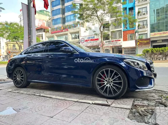 Mercedes-Benz GLC 300 2018 - Xe đẹp tên tư nhân chính chủ