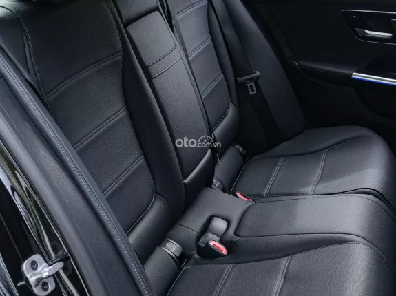 Mercedes-Benz C200 Avantgarde Plus 2023 - Xe siêu lướt, liên hệ em xem xe