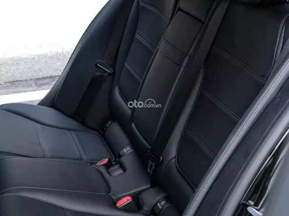 Mercedes-Benz C200 Avantgarde Plus 2023 - Xe siêu lướt, liên hệ em xem xe