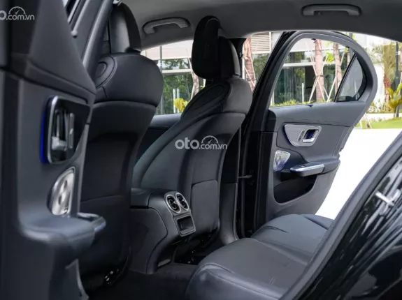 Mercedes-Benz C200 Avantgarde Plus 2023 - Xe siêu lướt, liên hệ em xem xe