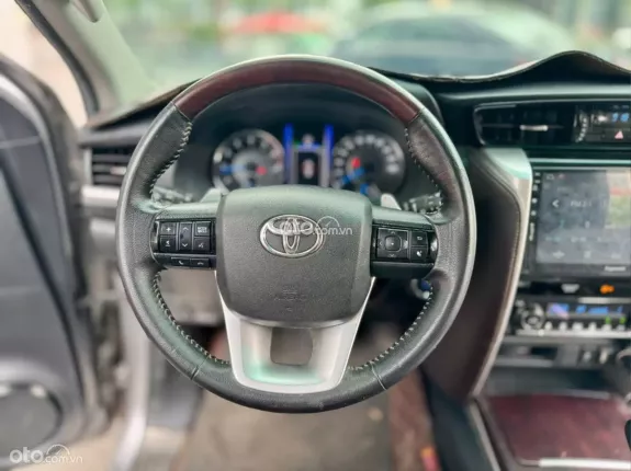 Toyota Fortuner 2.7 V 4X2 AT 2016 - Chính hãng Toyota Sure