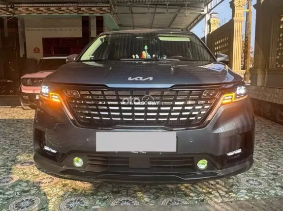 Kia Carnival 2.2D Signature 2023 - Xe như mới, bank hỗ trợ cao
