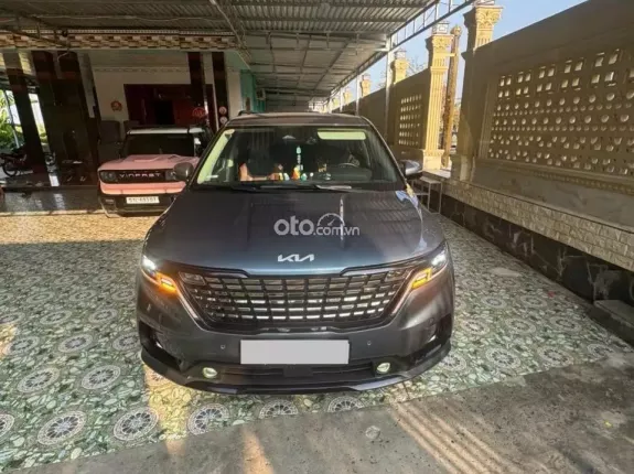 Kia Carnival 2.2D Signature 2023 - Xe như mới, bank hỗ trợ cao