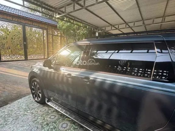 Kia Carnival 2.2D Signature 2023 - Xe như mới, bank hỗ trợ cao