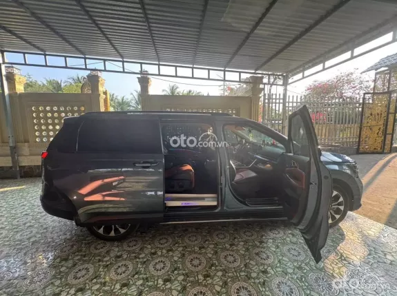 Kia Carnival 2.2D Signature 2023 - Xe như mới, bank hỗ trợ cao