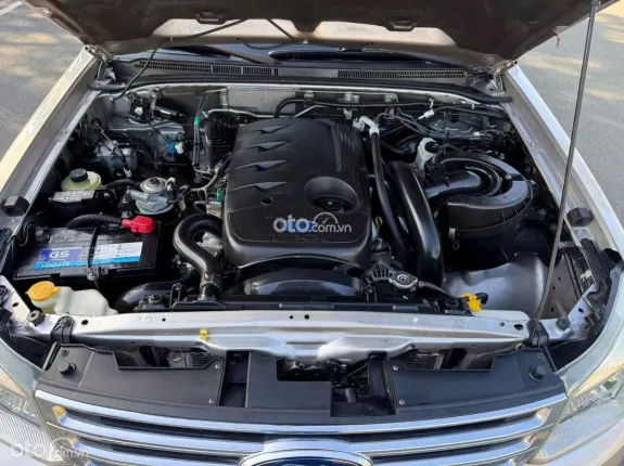 Ford Everest 2.5 MT 2015 - Phom bánh treo số sàn máy dầu bền lành giữ dáng qua thời gian