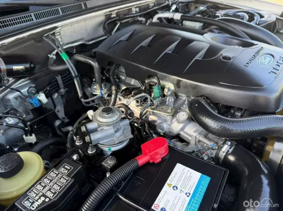 Ford Everest 2.5 MT 2015 - Phom bánh treo số sàn máy dầu bền lành giữ dáng qua thời gian