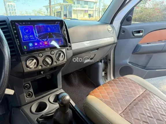 Ford Everest 2.5 MT 2015 - Phom bánh treo số sàn máy dầu bền lành giữ dáng qua thời gian