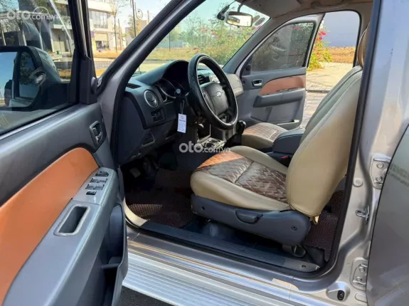 Ford Everest 2.5 MT 2015 - Phom bánh treo số sàn máy dầu bền lành giữ dáng qua thời gian