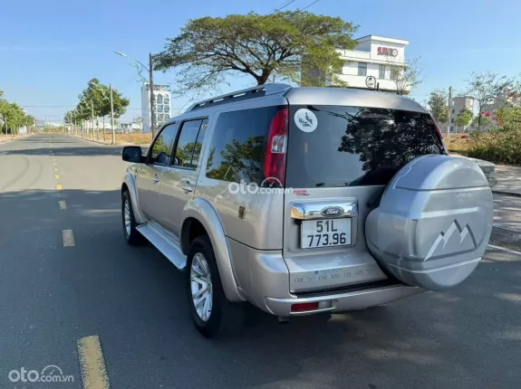 Ford Everest 2.5 MT 2015 - Phom bánh treo số sàn máy dầu bền lành giữ dáng qua thời gian