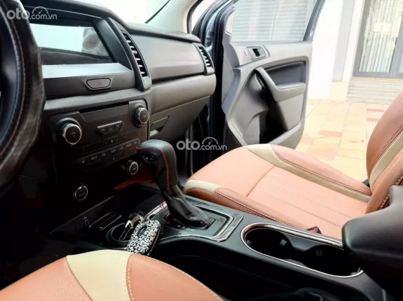 Ford Everest Ambiente 2.0 AT 4x2 2018 - Bản số tự động, tiện nghi đầy đủ, giá hợp lí