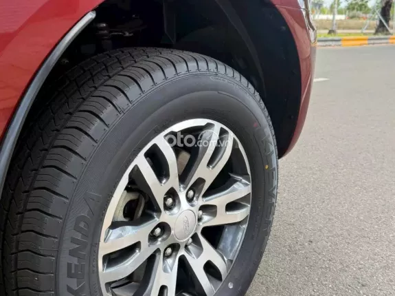Ford Everest Trend 2.0 AT 4x2 2018 - Số tự động, ghế chỉnh điện, xe zin và công nghệ đủ dùng