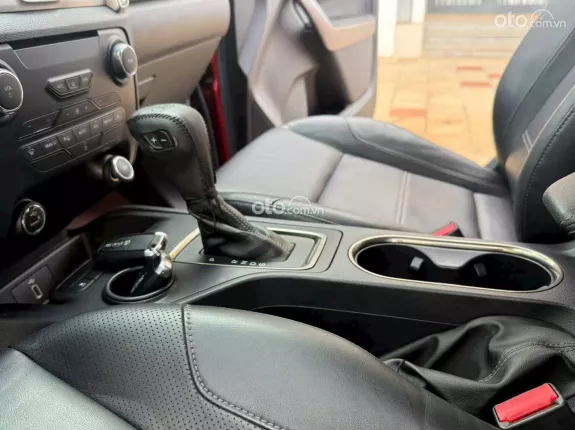 Ford Everest Trend 2.0 AT 4x2 2018 - Số tự động, ghế chỉnh điện, xe zin và công nghệ đủ dùng