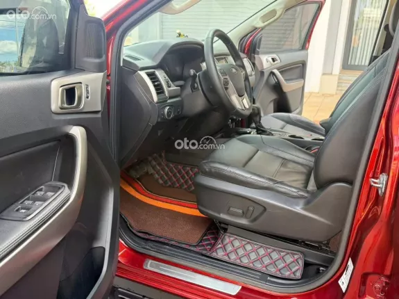 Ford Everest Trend 2.0 AT 4x2 2018 - Số tự động, ghế chỉnh điện, xe zin và công nghệ đủ dùng