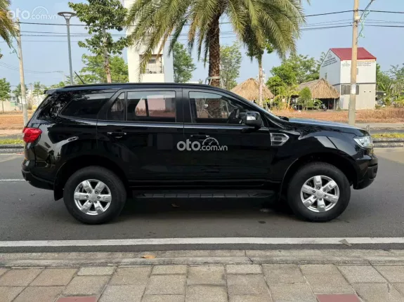 Ford Everest Ambiente 2.0 MT 4x2 2018 - Đã vào nhiều đồ chơi, đi siêu tiết kiệm nhiên liệu