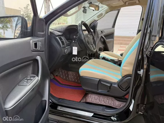 Ford Everest Ambiente 2.0 MT 4x2 2018 - Đã vào nhiều đồ chơi, đi siêu tiết kiệm nhiên liệu