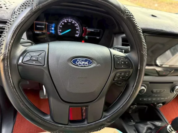 Ford Everest Ambiente 2.0 MT 4x2 2018 - Đã vào nhiều đồ chơi, đi siêu tiết kiệm nhiên liệu