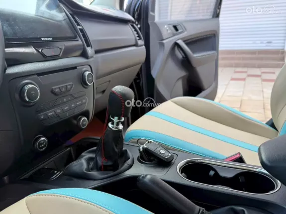 Ford Everest Ambiente 2.0 MT 4x2 2018 - Đã vào nhiều đồ chơi, đi siêu tiết kiệm nhiên liệu