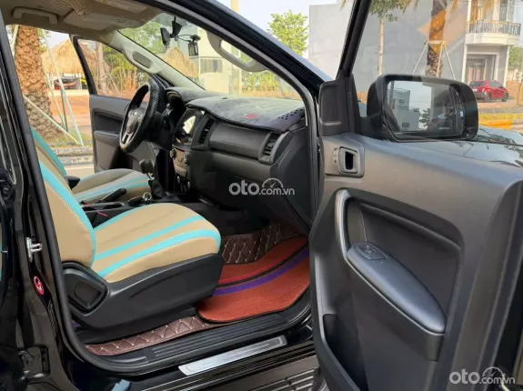 Ford Everest Ambiente 2.0 MT 4x2 2018 - Đã vào nhiều đồ chơi, đi siêu tiết kiệm nhiên liệu