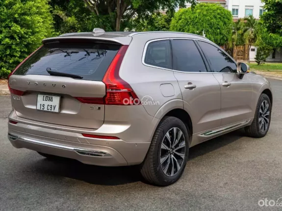 Volvo XC60 B6 Ultimate Bright 2023 - Xe đẹp, bảo hành tới T11/2029
