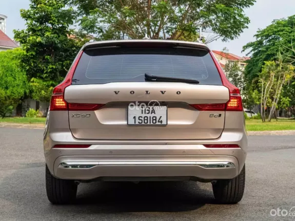 Volvo XC60 B6 Ultimate Bright 2023 - Xe đẹp, bảo hành tới T11/2029