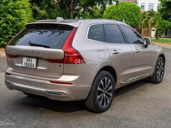 Volvo XC60 B6 Ultimate Bright 2023 - Xe đẹp, bảo hành tới T11/2029