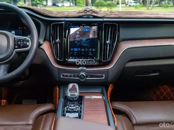 Volvo XC60 B6 Ultimate Bright 2023 - Xe đẹp, bảo hành tới T11/2029