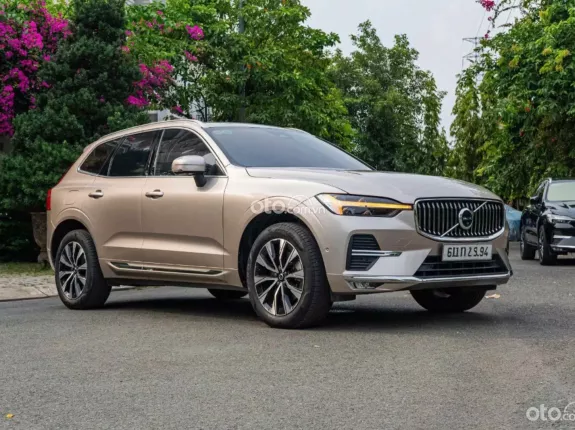 Volvo XC60 B6 Ultimate Bright 2023 - Xe đẹp, bảo hành tới T11/2029