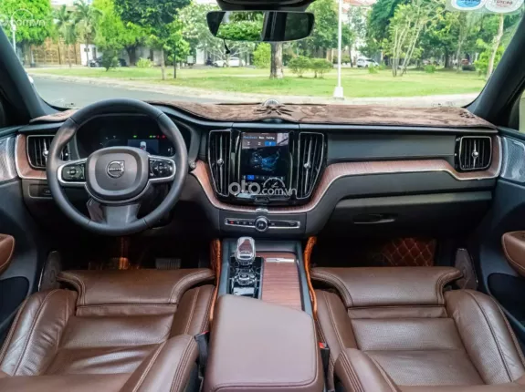 Volvo XC60 B6 Ultimate Bright 2023 - Xe đẹp, bảo hành tới T11/2029