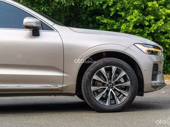 Volvo XC60 B6 Ultimate Bright 2023 - Xe đẹp, bảo hành tới T11/2029