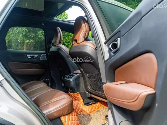 Volvo XC60 B6 Ultimate Bright 2023 - Xe đẹp, bảo hành tới T11/2029