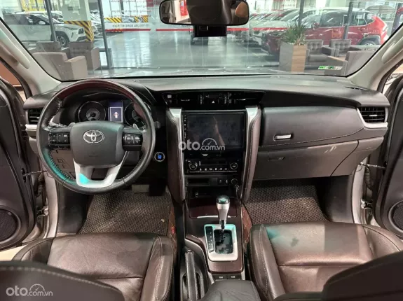 Toyota Fortuner 2.7 V 4X2 AT 2016 - Xe chủ giữ gìn, model 2017