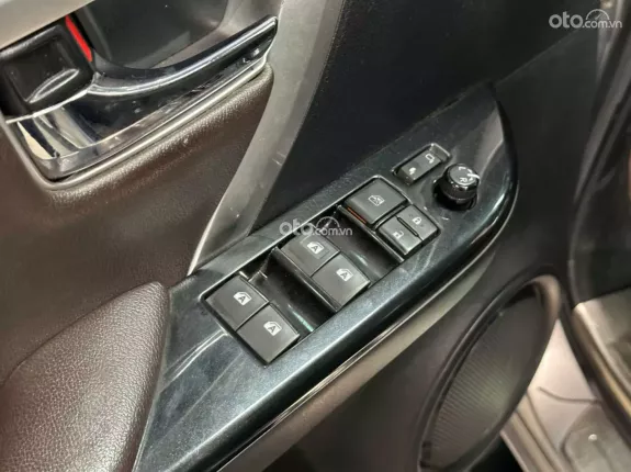 Toyota Fortuner 2.7 V 4X2 AT 2016 - Xe chủ giữ gìn, model 2017