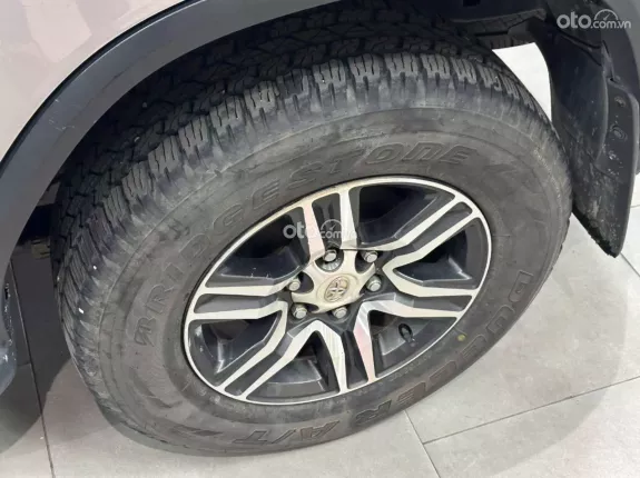 Toyota Fortuner 2.7 V 4X2 AT 2016 - Xe chủ giữ gìn, model 2017
