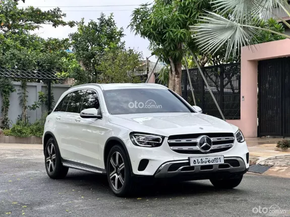 Mercedes-Benz GLC 200 4Matic 2021 - Xe trắng nội thất kem, bảo dưỡng full hãng