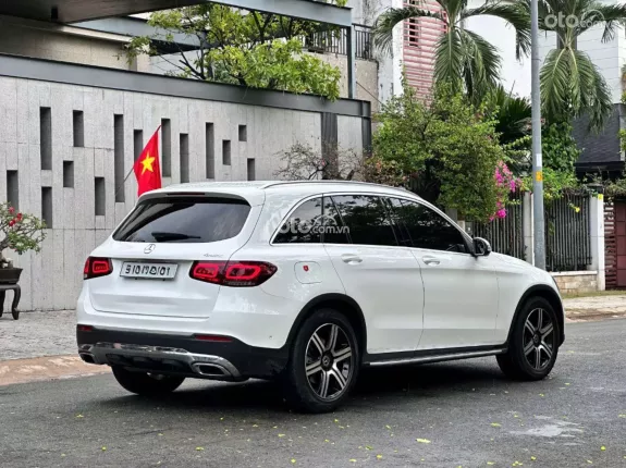 Mercedes-Benz GLC 200 4Matic 2021 - Xe trắng nội thất kem, bảo dưỡng full hãng