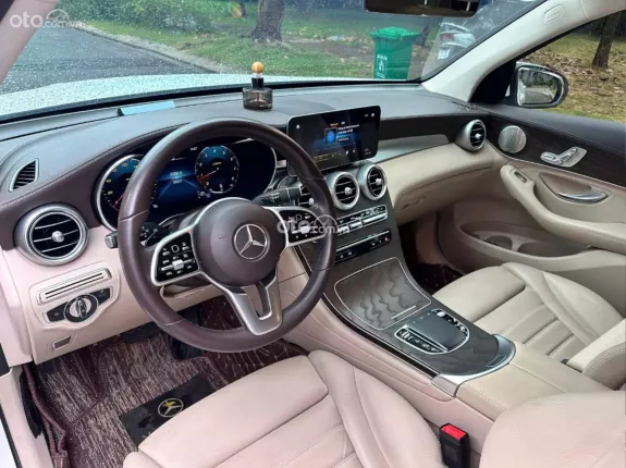 Mercedes-Benz GLC 200 4Matic 2021 - Xe trắng nội thất kem, bảo dưỡng full hãng